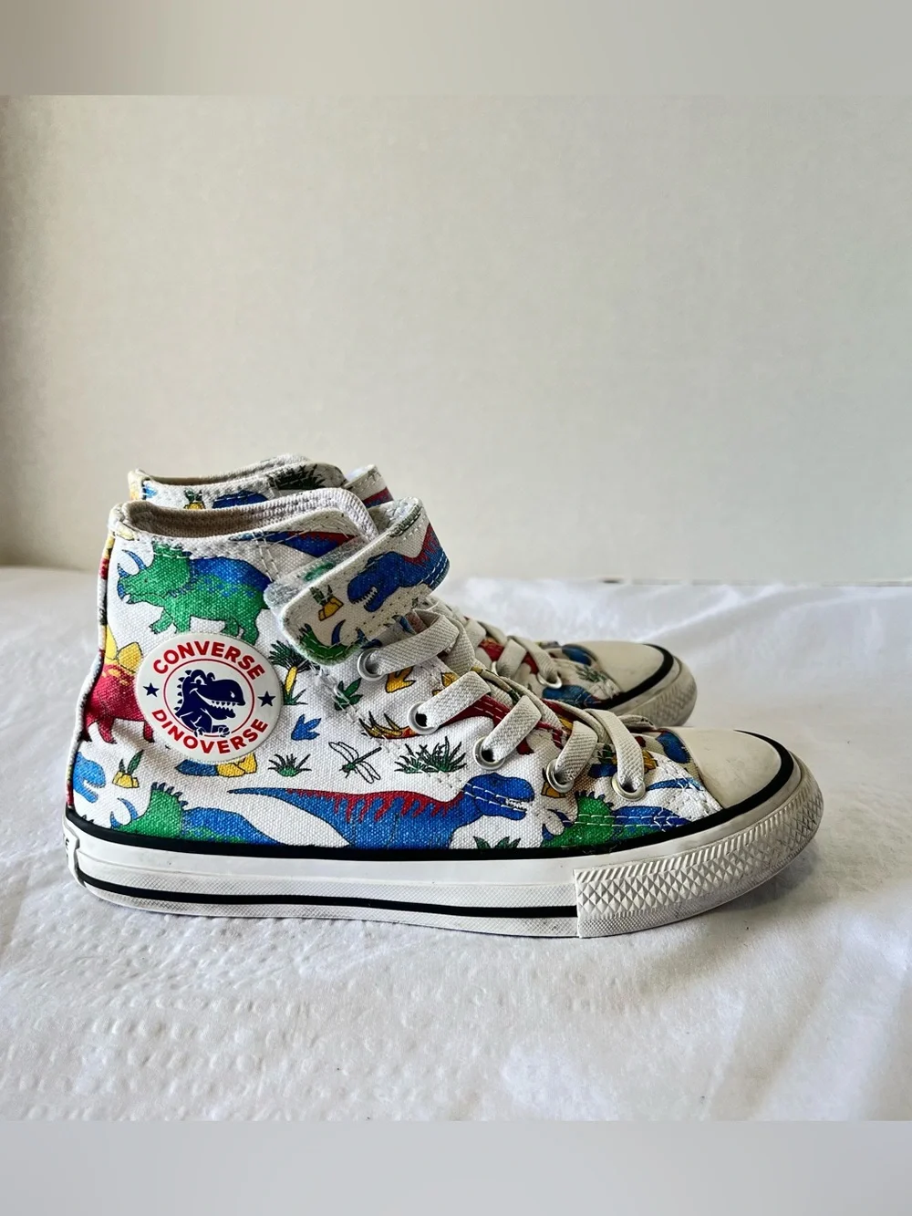 Converse Kids High-Top Sneakers in White with Blue, Green, Red and Yellow Print